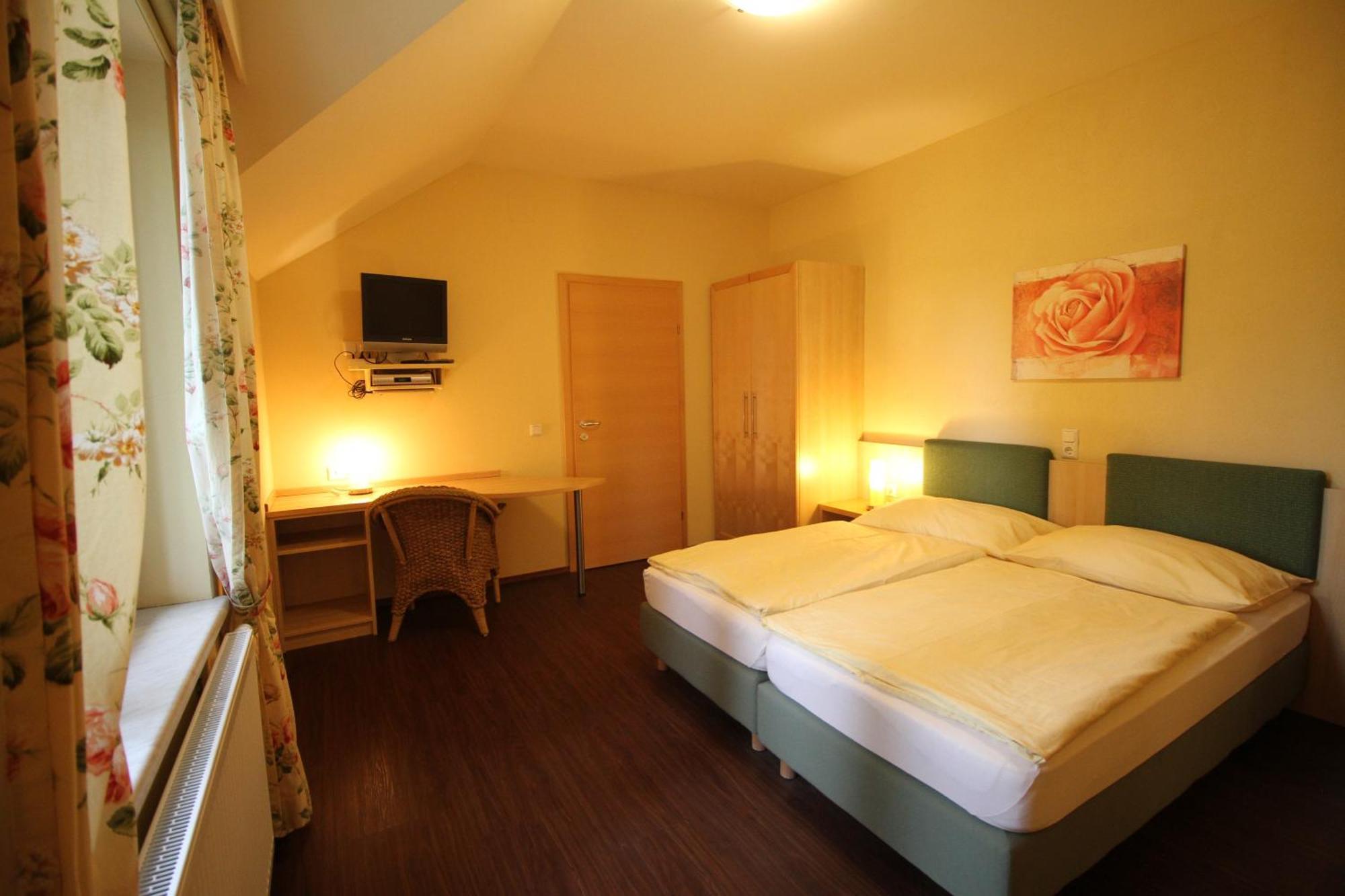 Rosenhotel - Serviced Apartments Zwentendorf Экстерьер фото